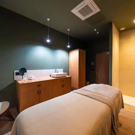 Western Premier Clos Syrah & 호텔 4*