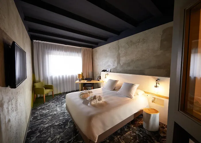 Western Premier Clos Syrah & 4* 발랑스