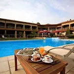 Western Premier Clos Syrah & Hotel