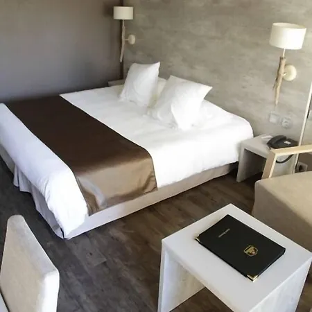 Western Premier Clos Syrah & Hotel