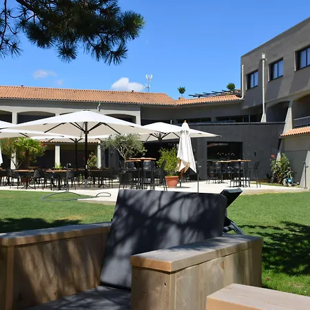 Western Premier Clos Syrah & Hotel