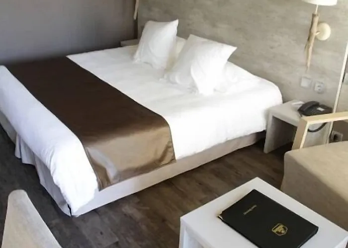 Western Premier Clos Syrah & Hotel