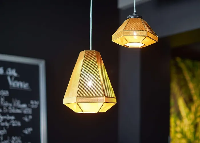 Western Premier Clos Syrah & Hotel