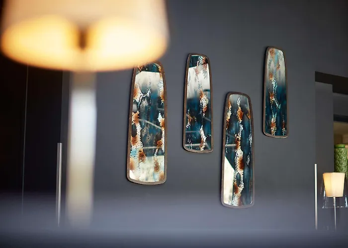 Western Premier Clos Syrah & Hotel