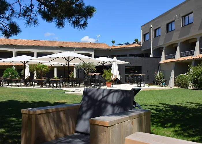 Western Premier Clos Syrah & Ξενοδοχείο