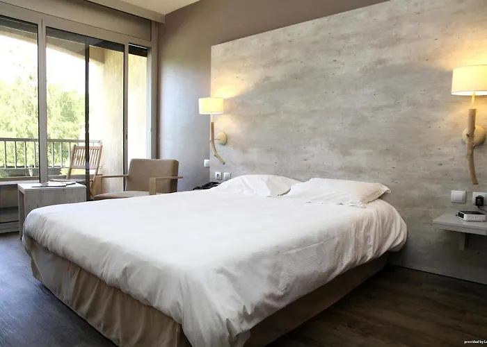 Western Premier Clos Syrah & Hotel 4*